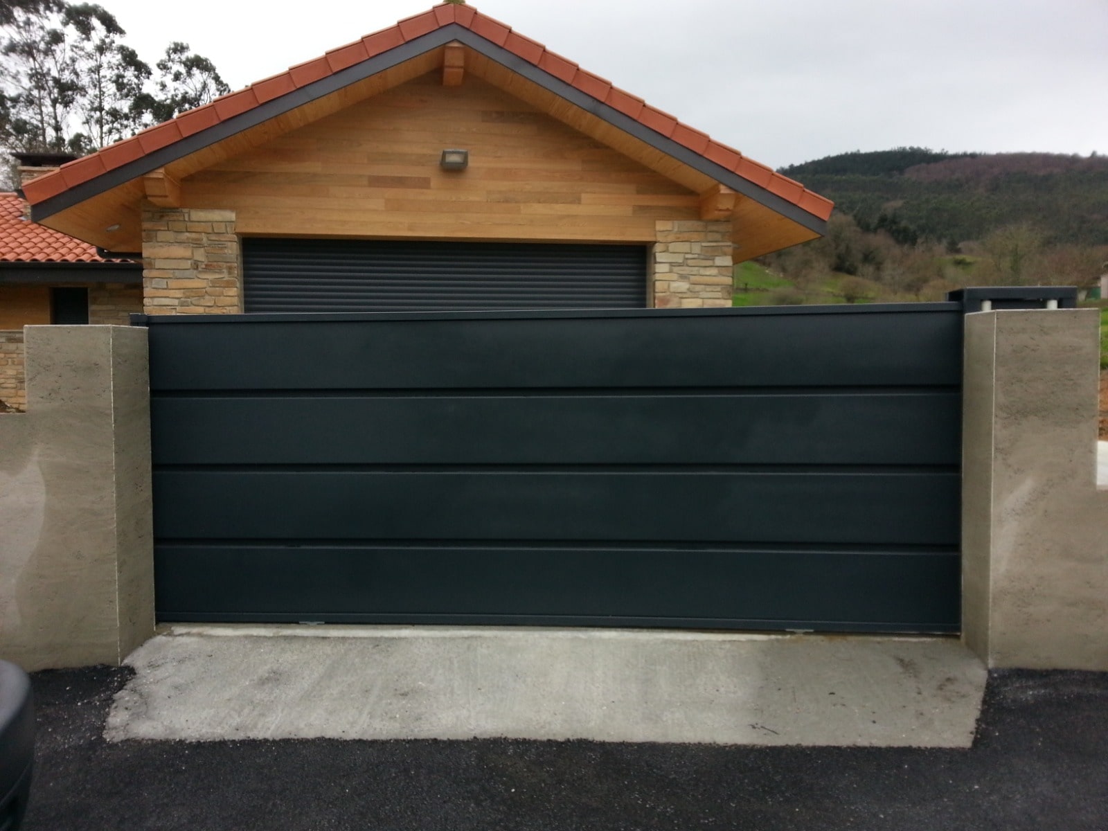 Puerta corredera verde oscuro